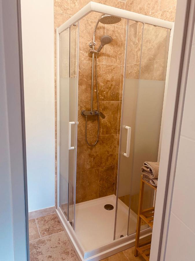 La Maison D A Cote 8 A 10 Personnes Carpentras Exteriér fotografie